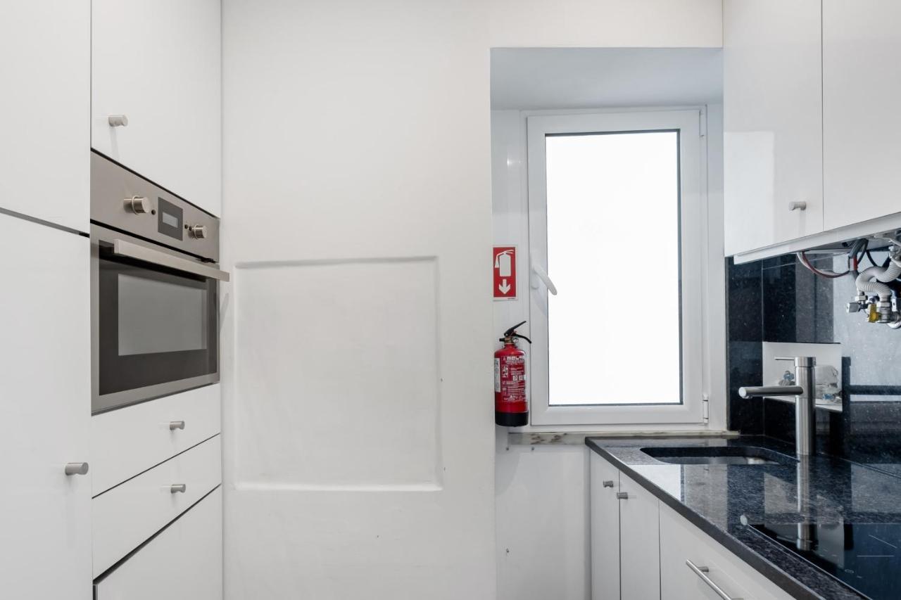 Avenida Da Liberdade Area, Bright And Newly Renovated 2 Bedroom Apartment, Lisbon Historical Center ภายนอก รูปภาพ